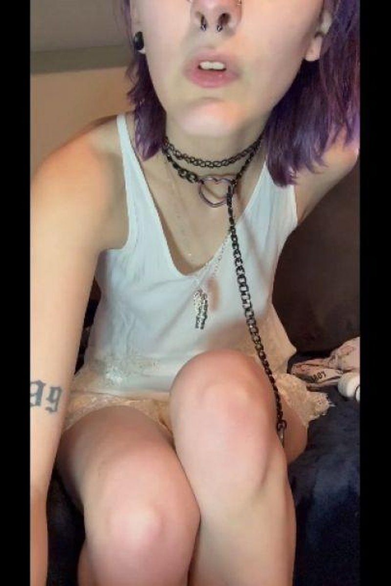 Fisting Myself - Screenshot 1 of 4 - Fistdildo