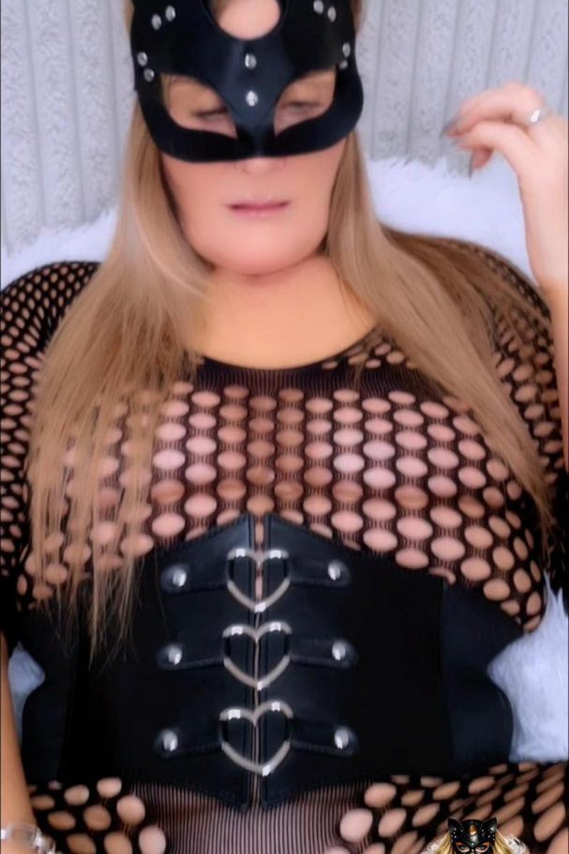 Rabbit Orgasm - Screenshot 1 of 4 - Blonde Hair (Female)