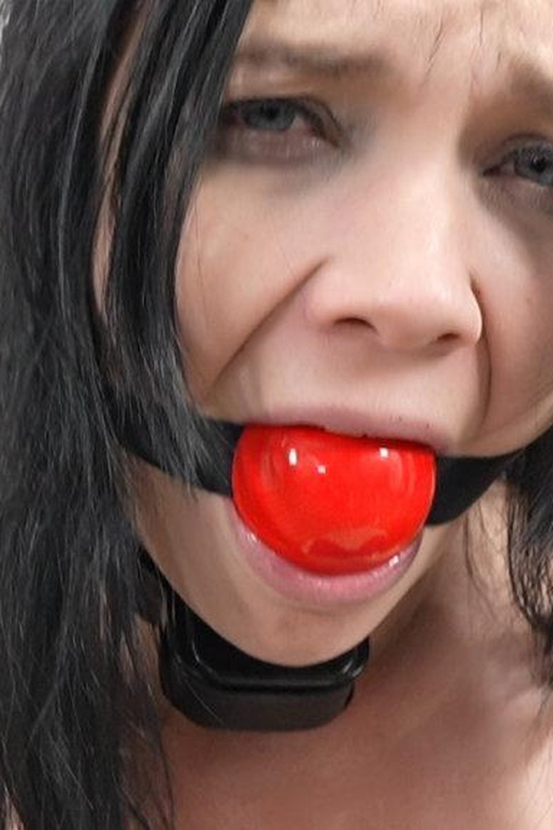Roxy - Shoxy - Screenshot 1 of 4 - Bondage