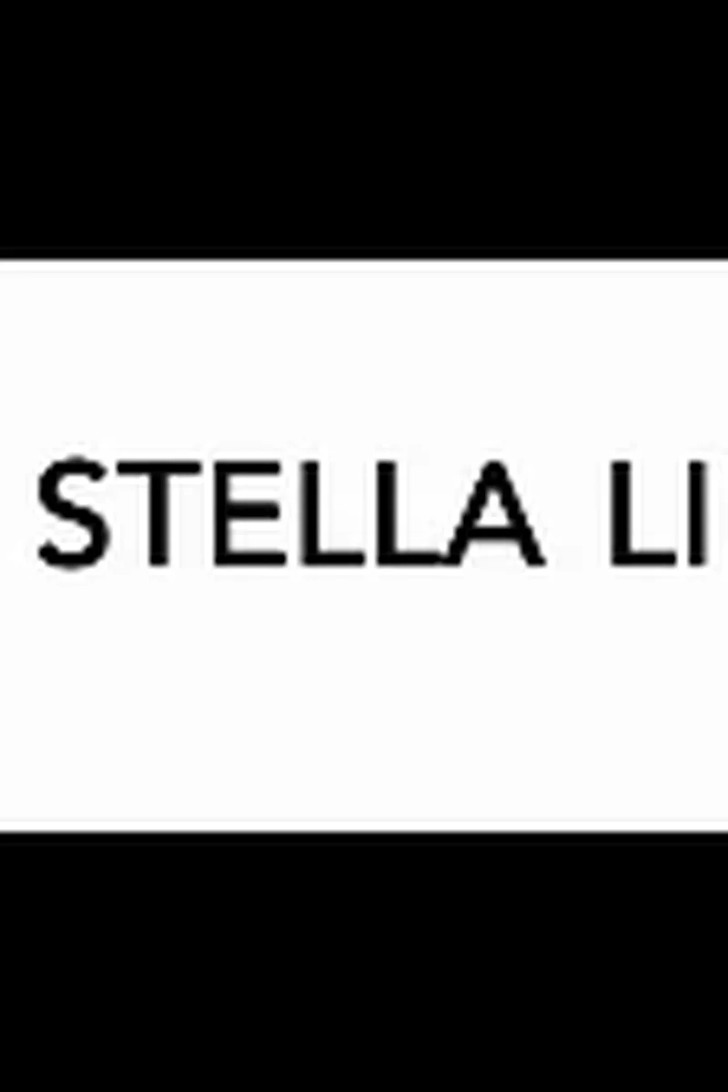 The Pose From Behind - Screenshot 1 of 4 - Stella Liberty