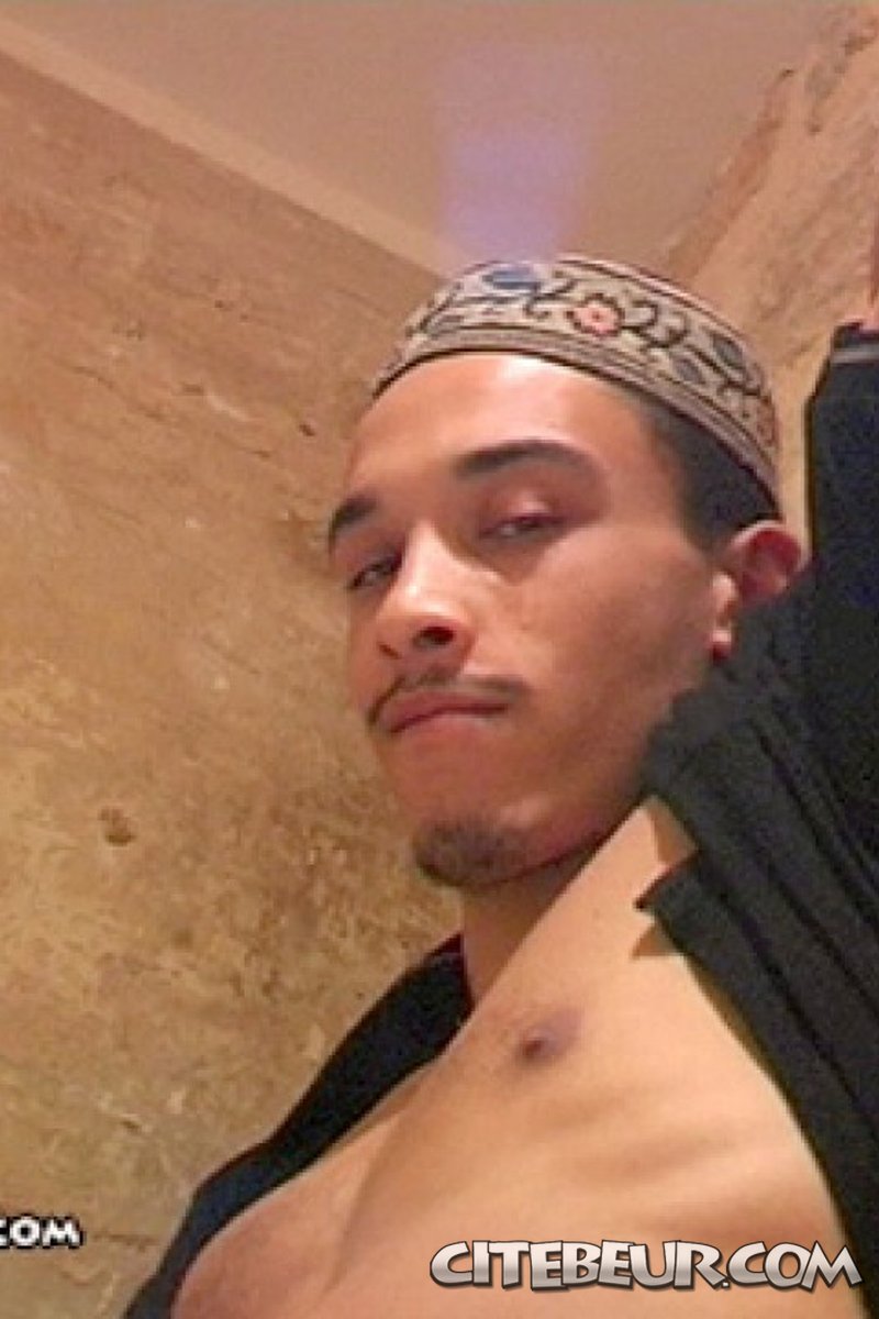 Juliano Toilet Jerk-Off - Screenshot 1 of 4 - Arabian Migrants