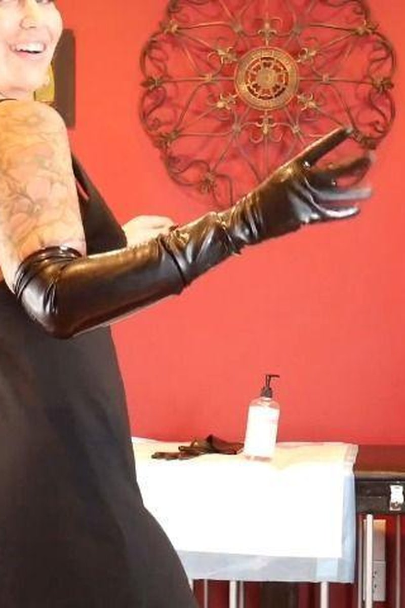 Latex Glove Worship - Screenshot 1 of 4 - Fetish