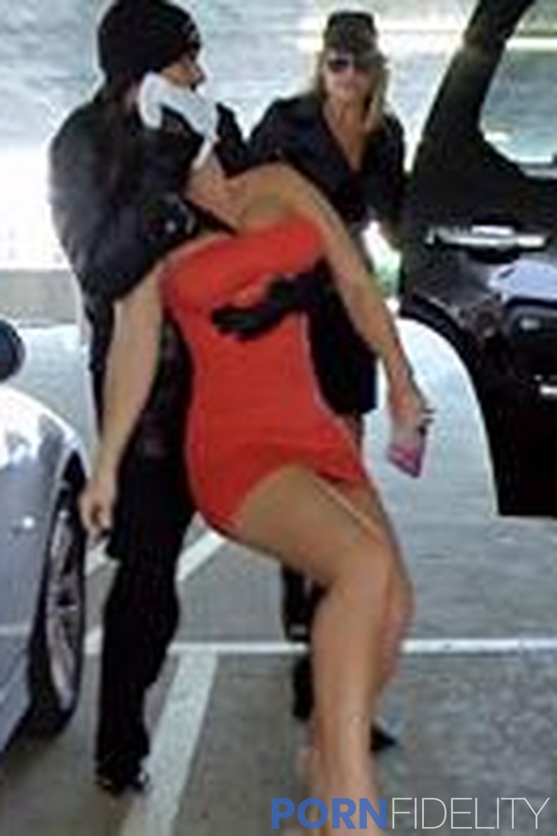 Handcuffed Cunt E392 - Screenshot 1 of 4 - Blowjob