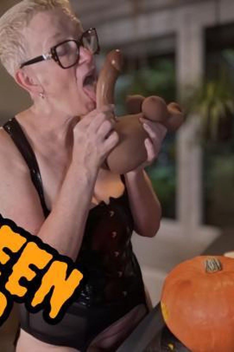 Halloween Dinner - Screenshot 1 of 4 - BBW