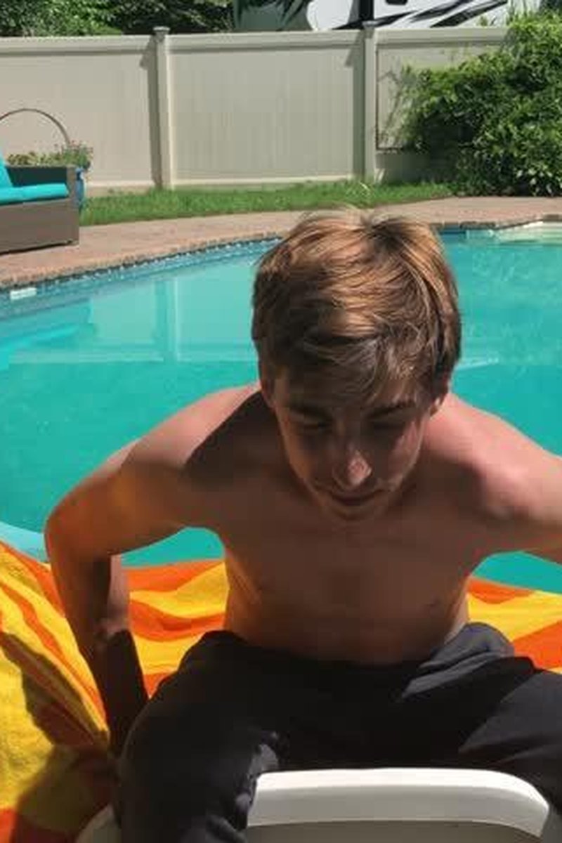 Poolside Cumshot - Screenshot 1 of 4 - Amateur