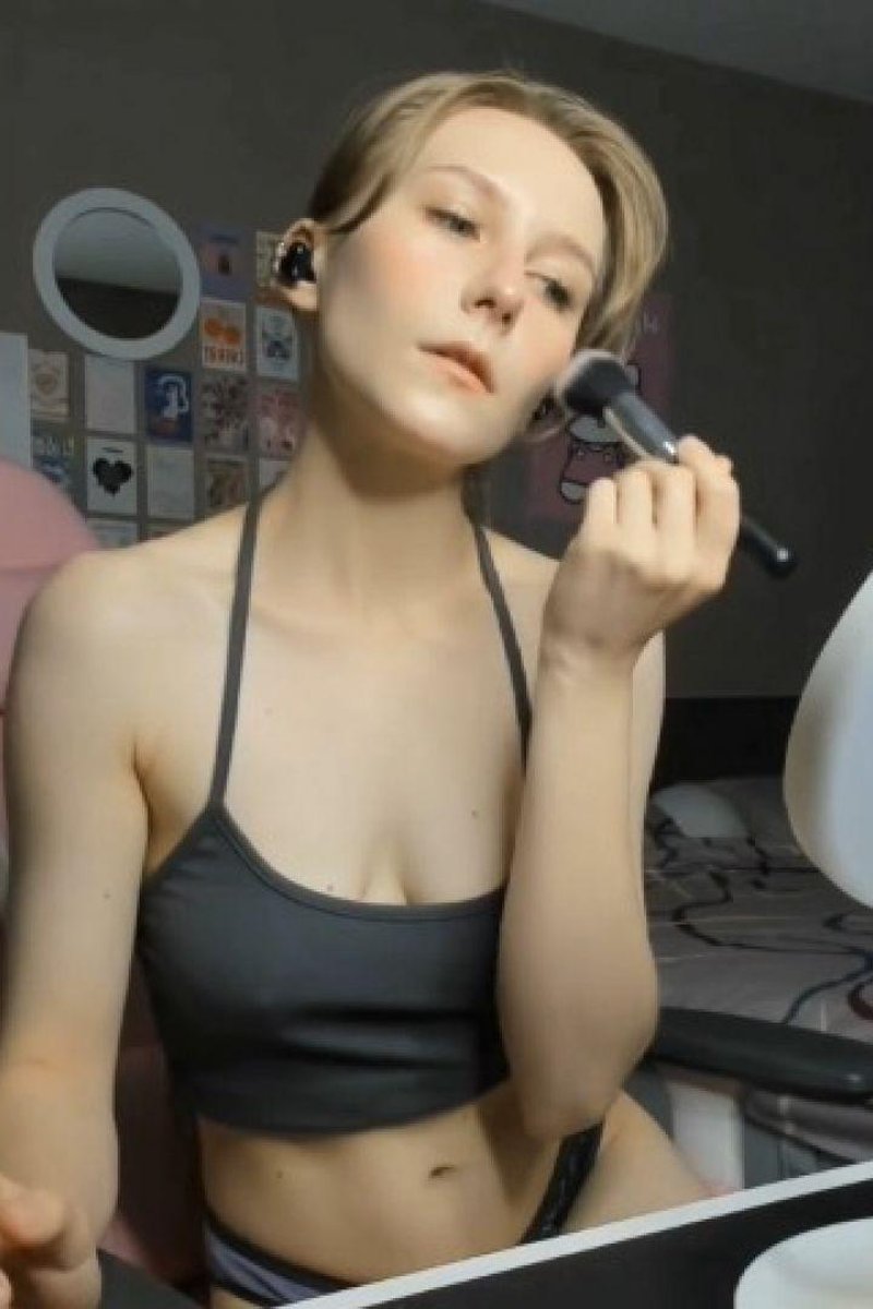 Make-Up Time - Screenshot 1 of 4 - Food And Drink