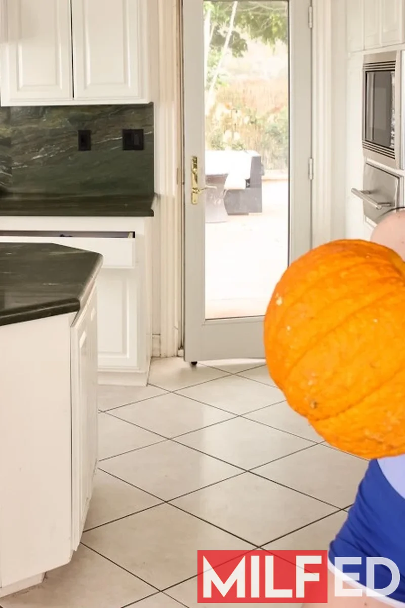 Sneaky Pumpkin - Screenshot 1 of 4 - All Sex