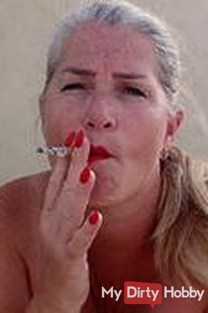 Smoking MILF - Screenshot 1 of 4 - Brandi69