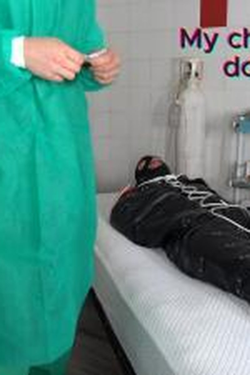 Mistress Gaia My Chocking Doctor HD - Screenshot 1 of 4 - Hand Over Mouth
