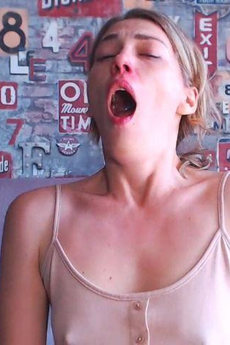 Sneezing - Screenshot 1 of 4 - Nose Pinching