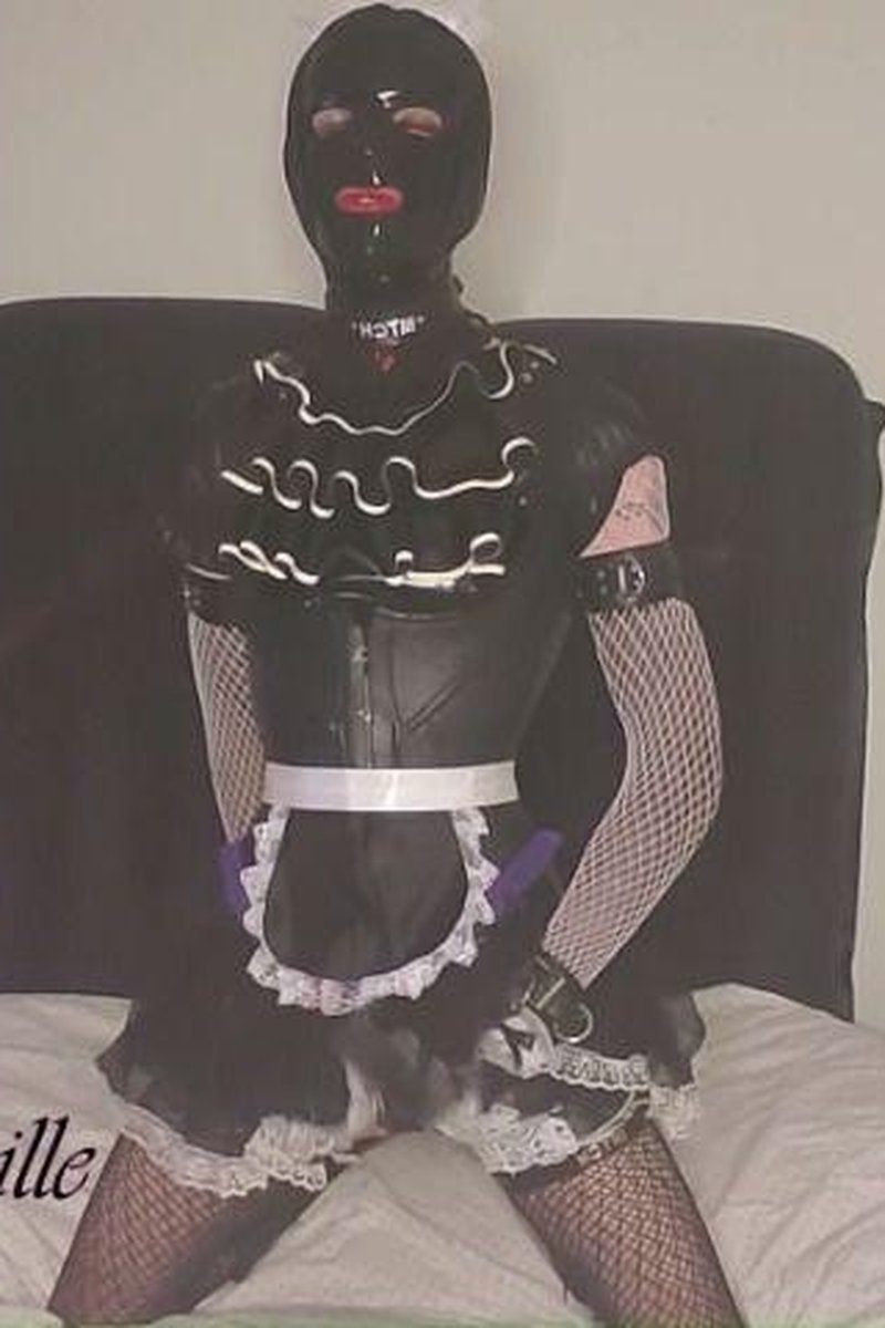 Sissy Clitty - Screenshot 1 of 4 - Masturbation