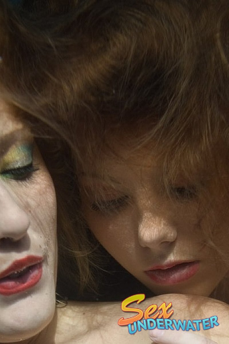 Caresses - Screenshot 1 of 4 - Water