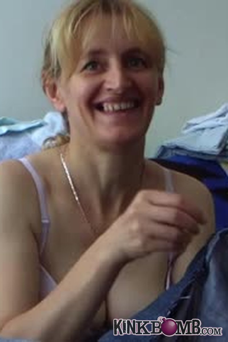 Adultmedia: MILF Sewing - Screenshot 1 of 4 - Bra
