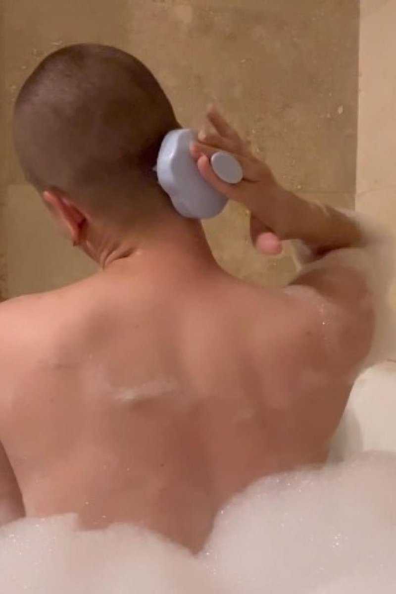 Shaved Head Scalp Massage In Bubble Bath - Screenshot 1 of 4 - Babes
