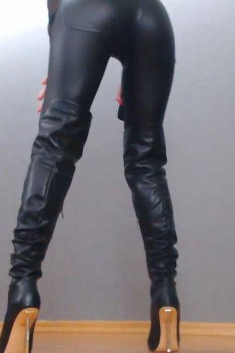 Leather Boots Teasing - Screenshot 1 of 4 - Boots