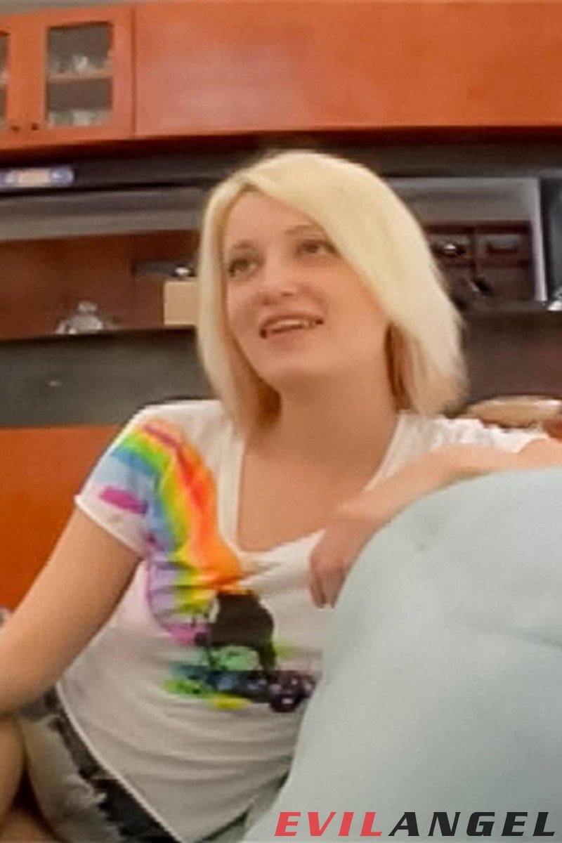 Manhandled #3 - Screenshot 1 of 4 - All Sex