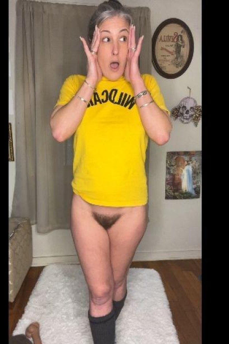 Your New Roommate Is A Nudist Roleplay - Screenshot 1 of 4 - Armpit Fetish