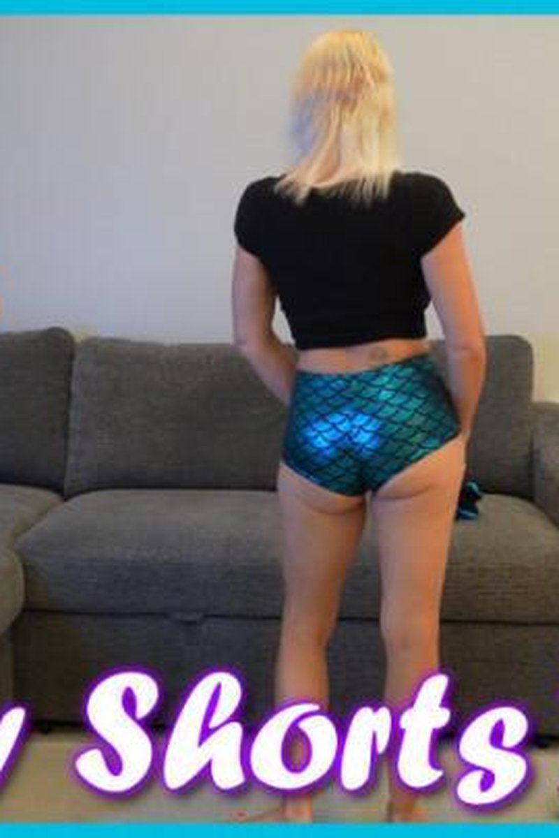 Booty Shorts Try On - MILF Stella - Screenshot 1 of 4 - Ass Fetish