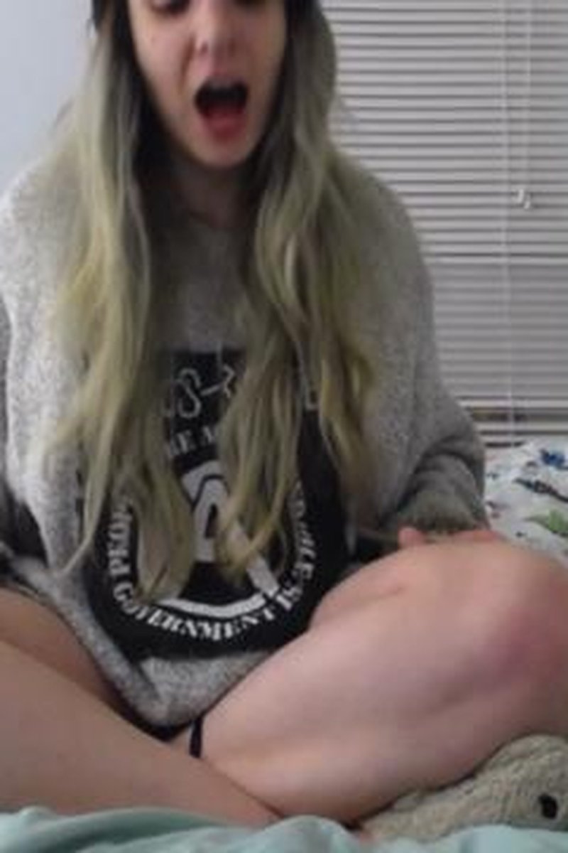 Big Burp Babe - Screenshot 1 of 4 - Femdom