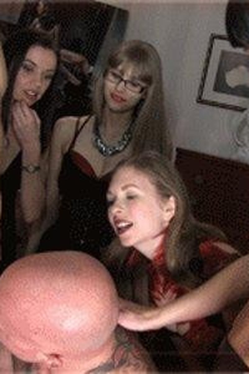 Party Cocksucker - Screenshot 1 of 4 - Bisexual