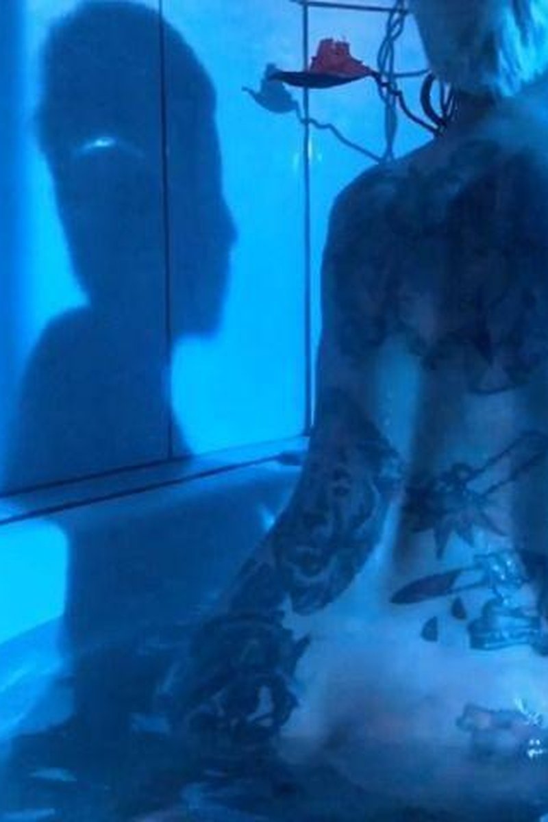 Chilling At Bath - Screenshot 1 of 4 - Bathroom