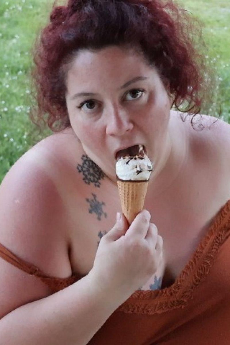 Eating Fetish - Screenshot 1 of 4 - Blowjob