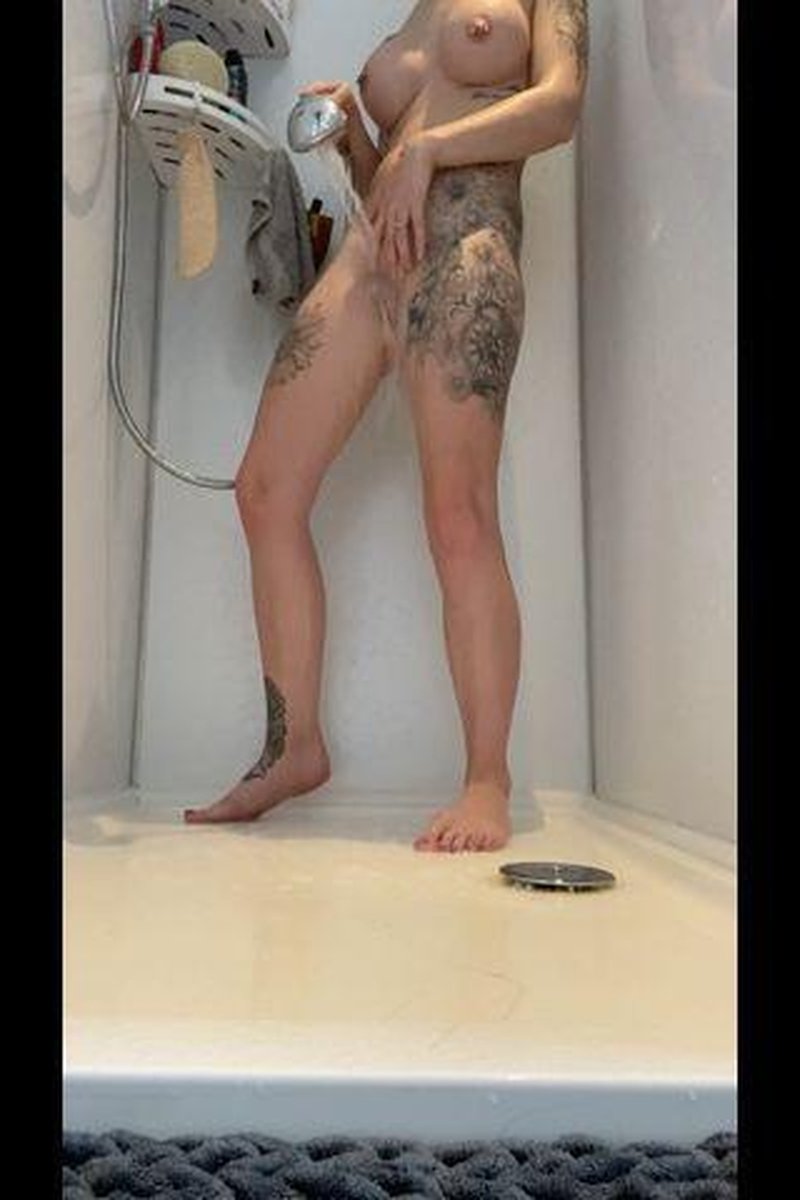 Shower Orgasm - Screenshot 1 of 4 - MILF (30+)