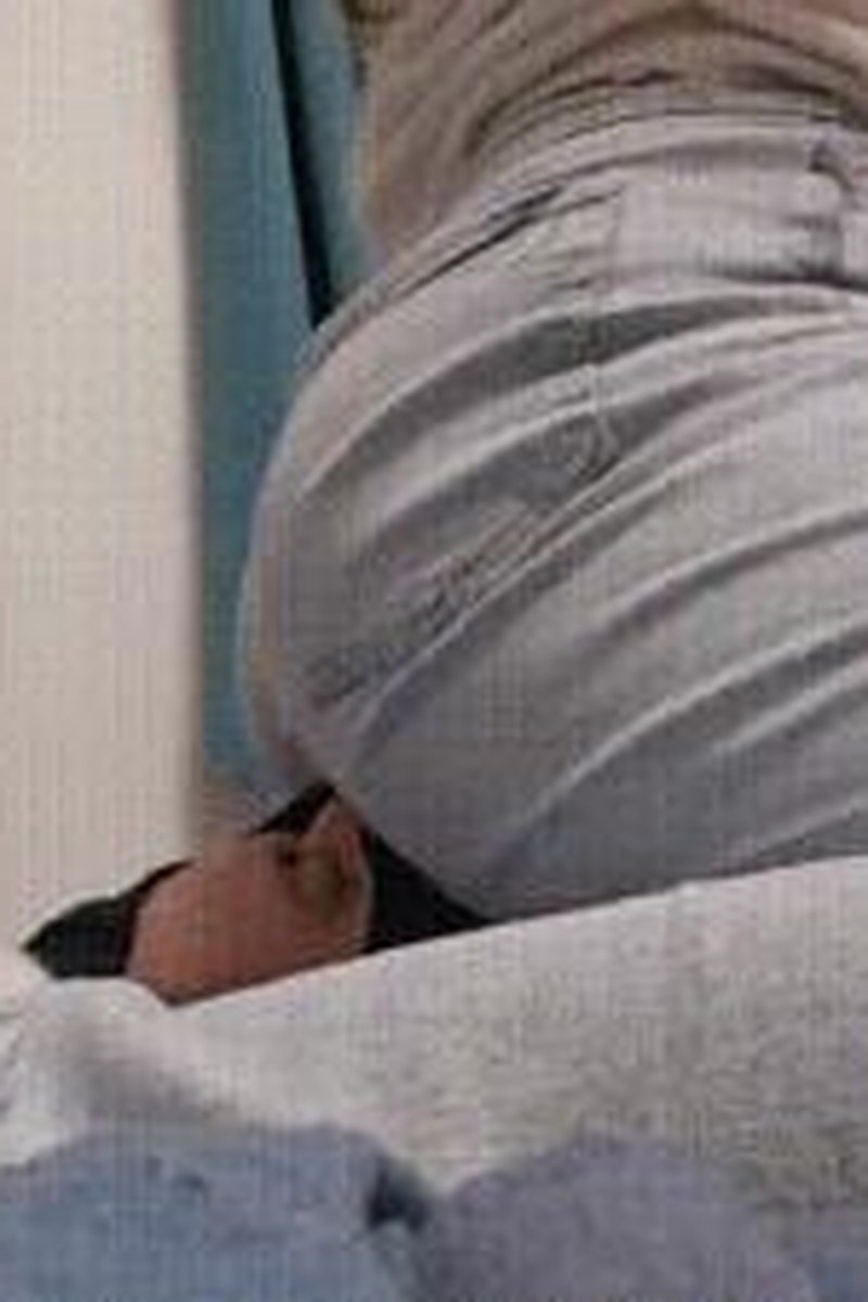 Jeanssitting - Screenshot 1 of 4 - Ass Smothering