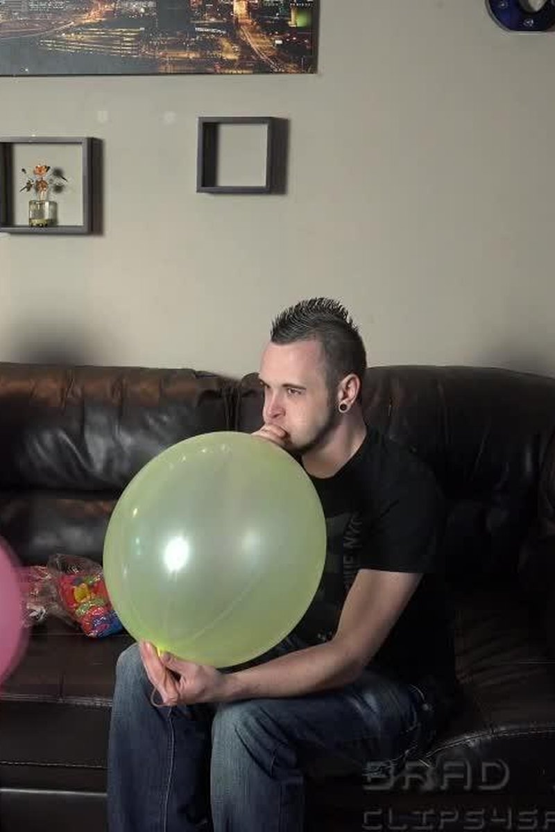 Punching Balloons - Screenshot 1 of 4 - Balloon Fetish