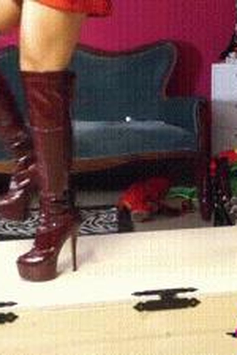Kick Your Cock - Screenshot 1 of 4 - BDSM