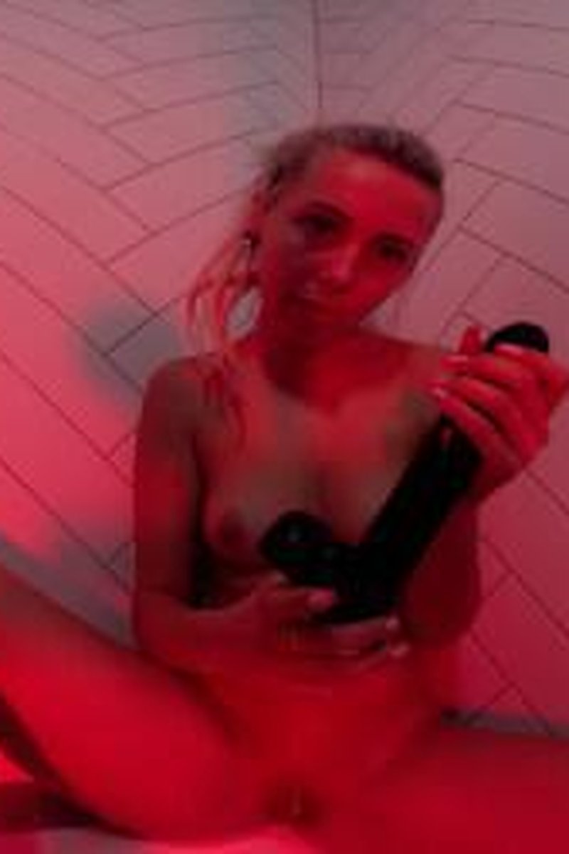 Red Light Therapy - Screenshot 1 of 4 - All Girl