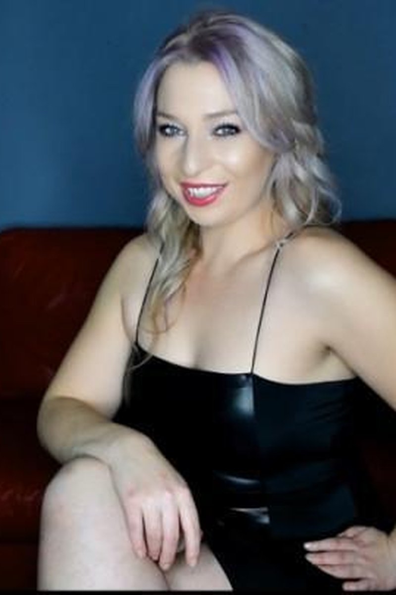 Deepfakes - Screenshot 1 of 4 - Bitch