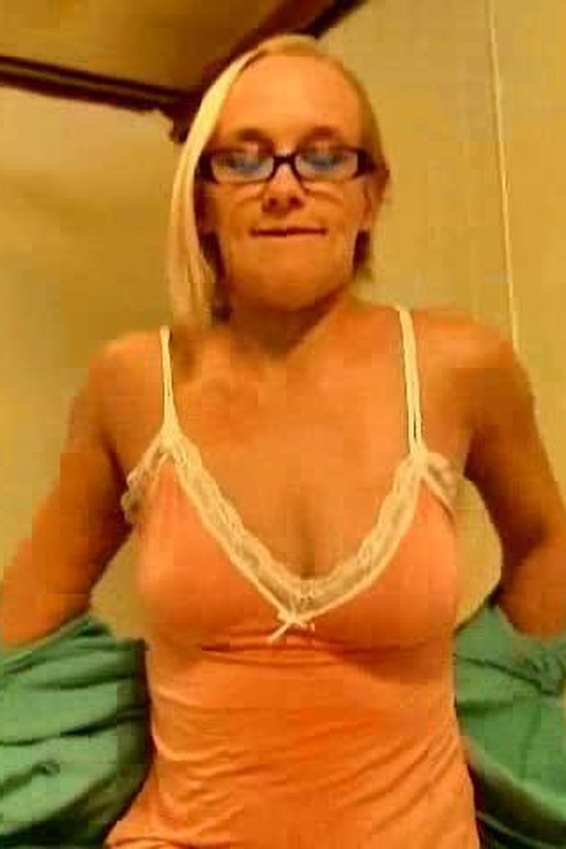 Bed Time Cum - Screenshot 1 of 4 - Amputee
