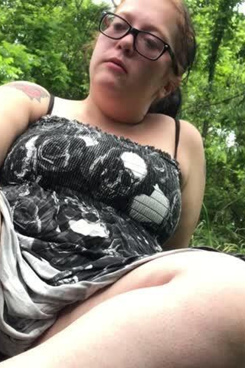 Free Vid Vape & Clit Rub - Screenshot 1 of 4 - BBW