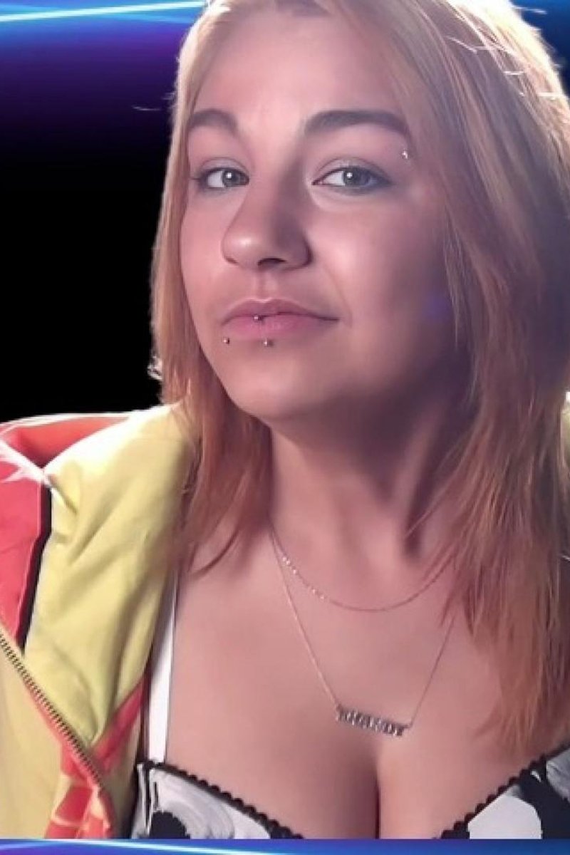 This Girl Burps Are Like Growling - Screenshot 1 of 4 - Brown Hair