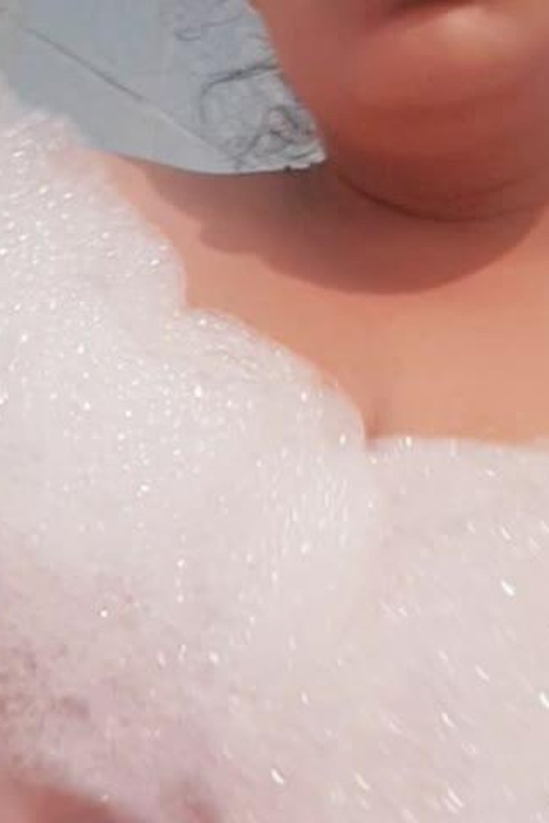Bubble Tits Play - Screenshot 1 of 4 - BBW