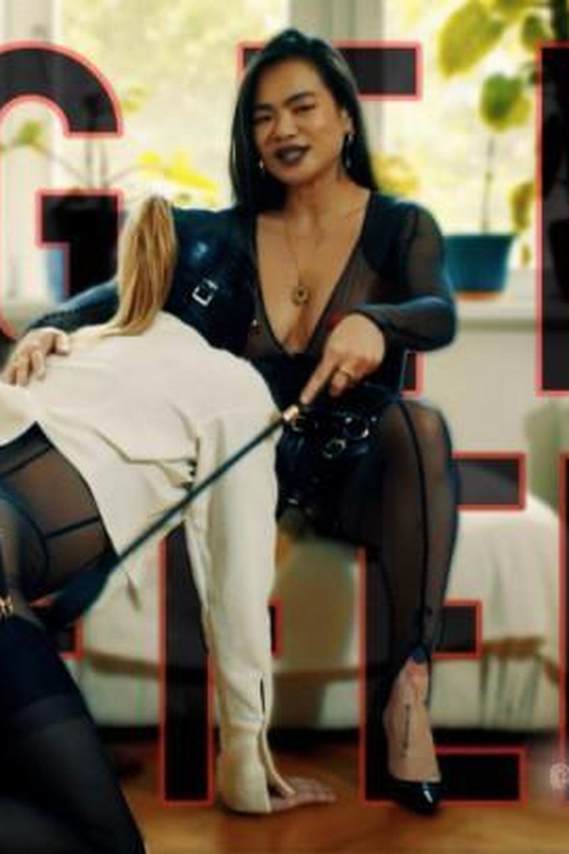 Caged And Stuffed - Screenshot 1 of 4 - Asian