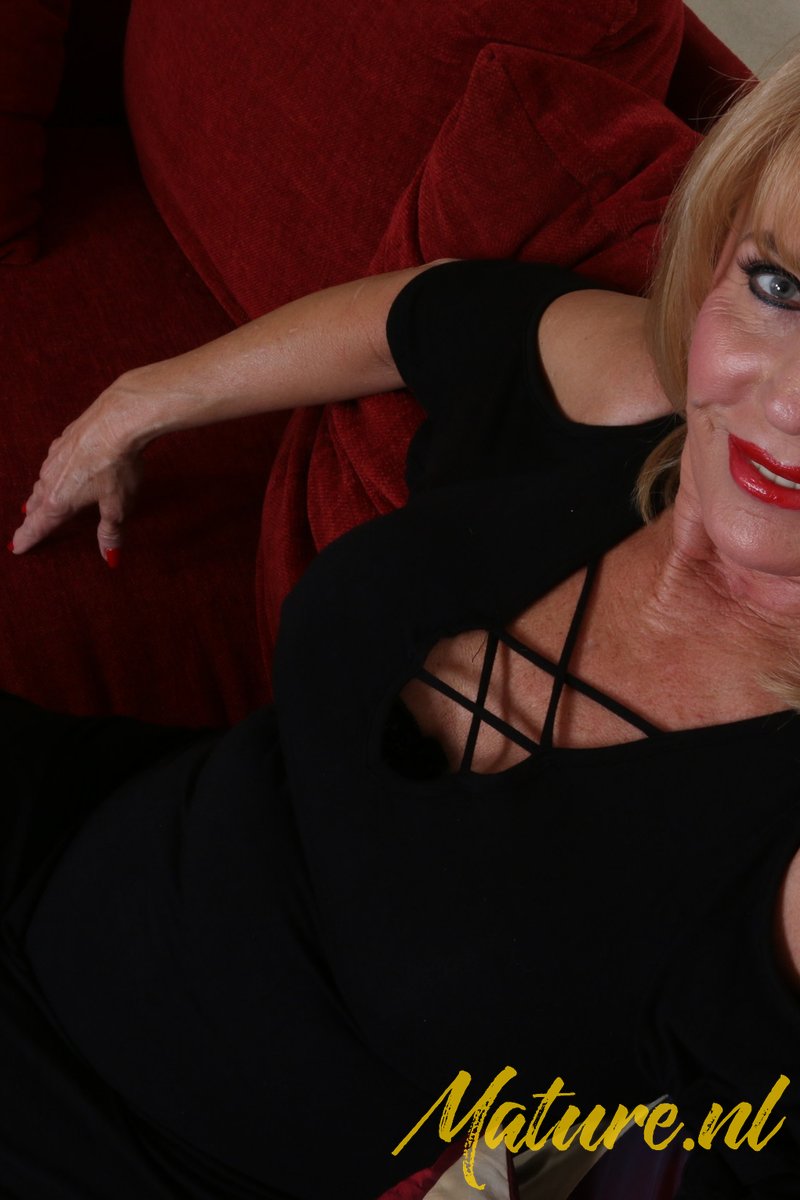 Rae Hart - Screenshot 1 of 4 - Hairless Pussy