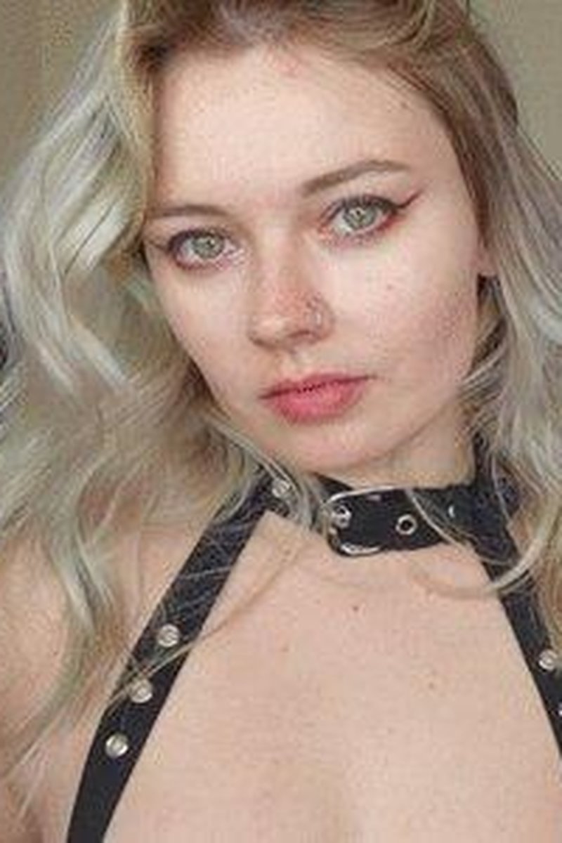 Be Mine - Screenshot 1 of 4 - Blonde Hair (Female)