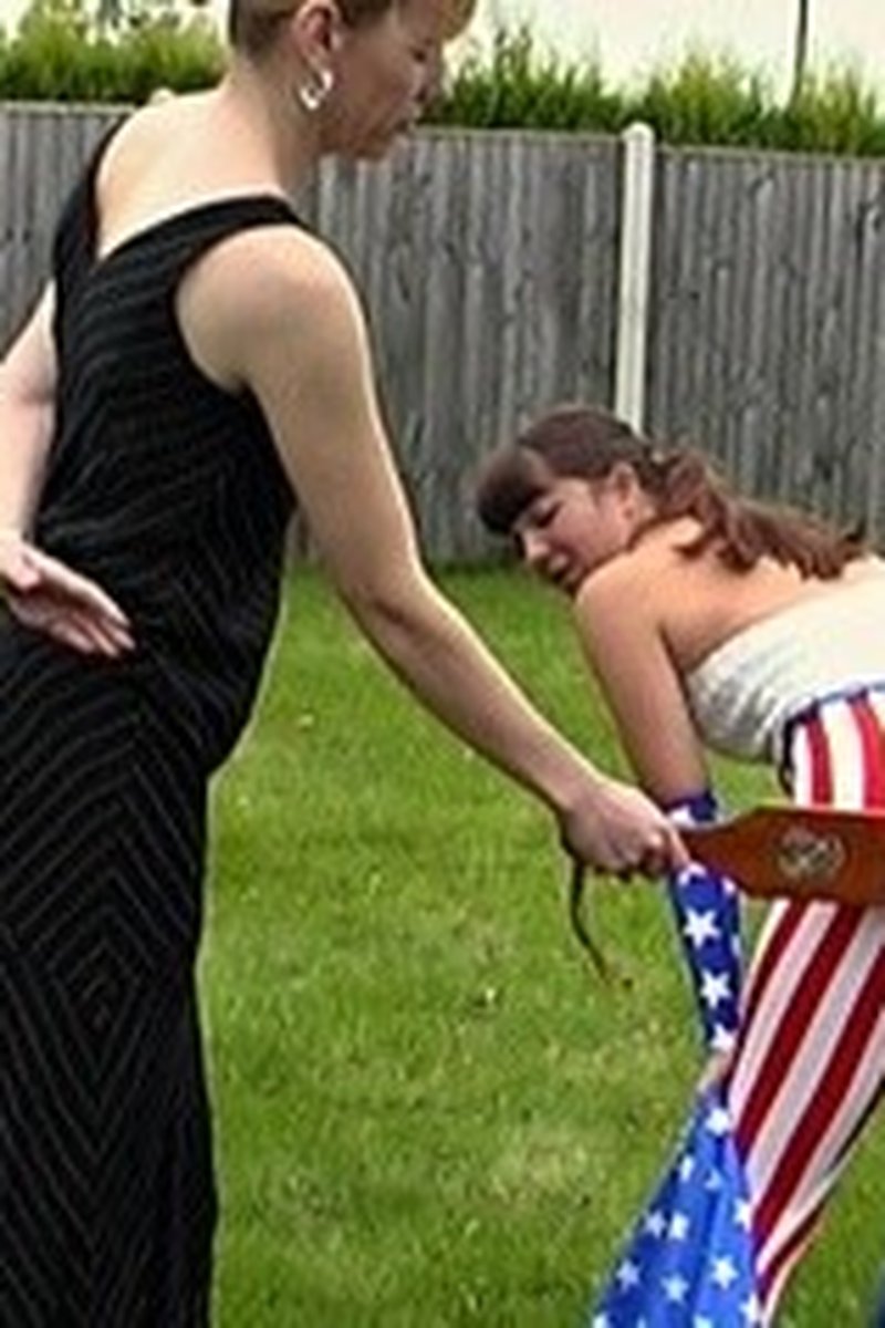 Cheer Leader - Screenshot 1 of 4 - Spanking