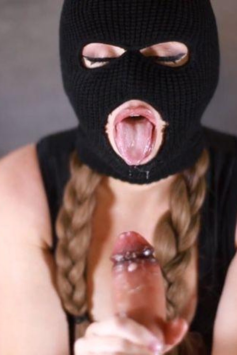 Close Encounter - Screenshot 1 of 4 - Blowjob