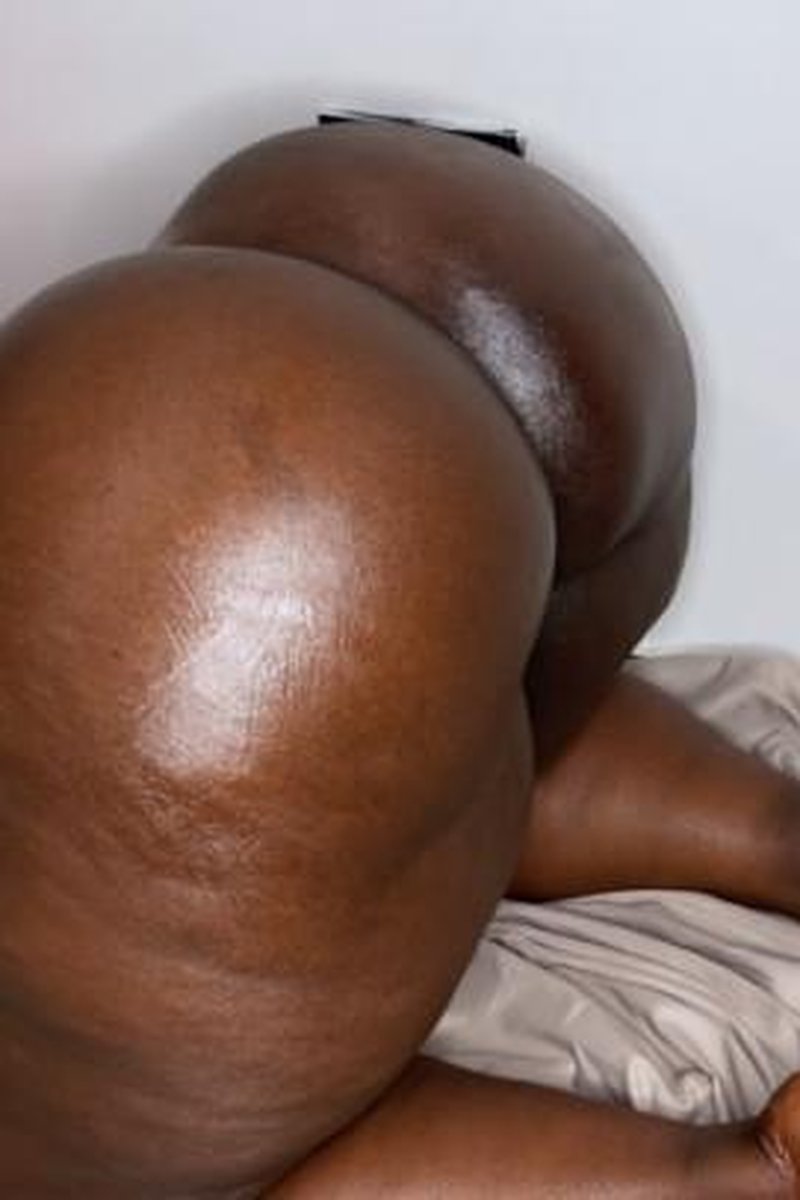Big Bubbling Butt - Screenshot 1 of 4 - Ass Worship