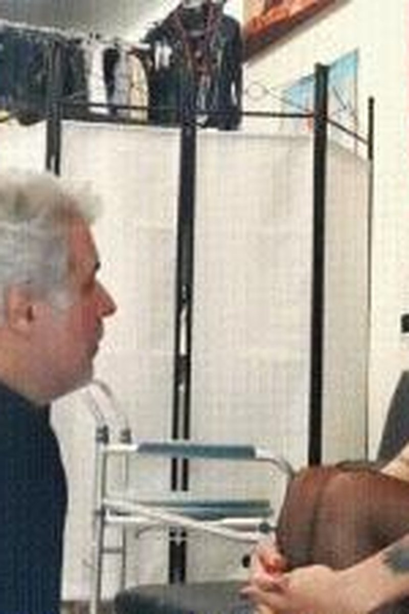 Slapping - Screenshot 1 of 4 - Bondage