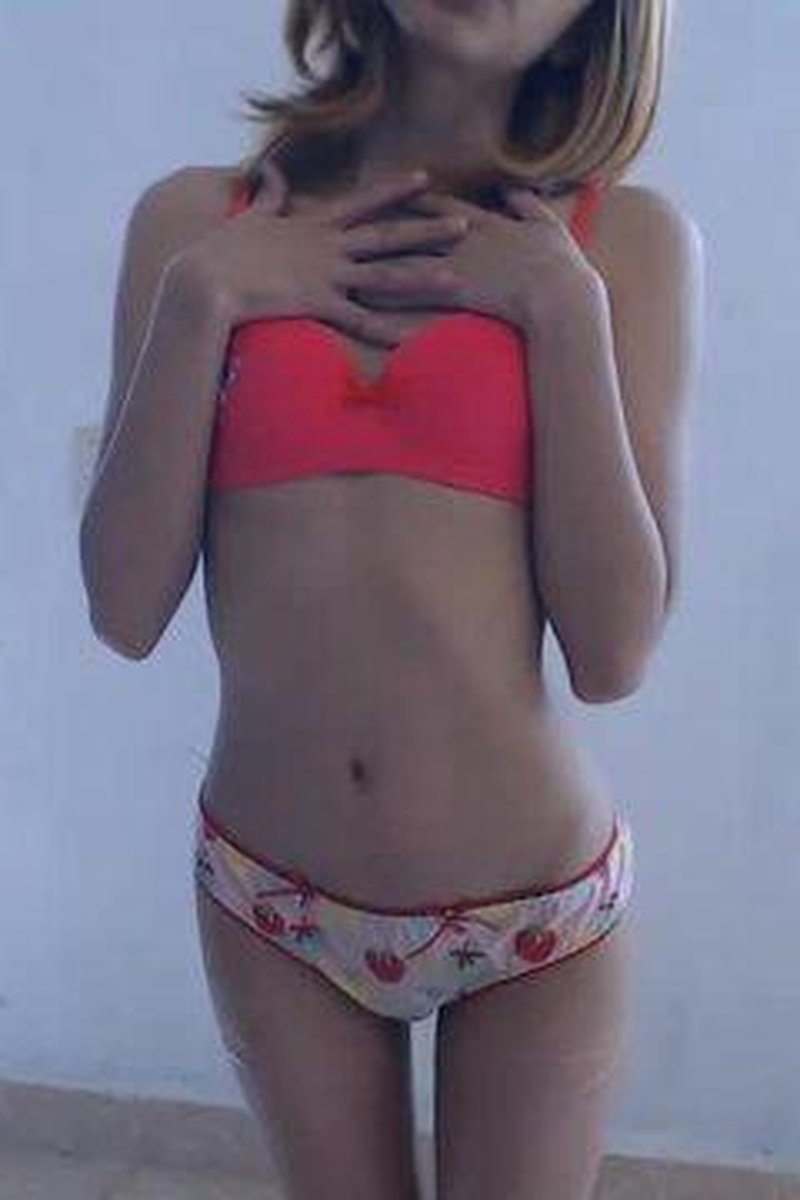 Mesmerized - Screenshot 1 of 4 - Babes