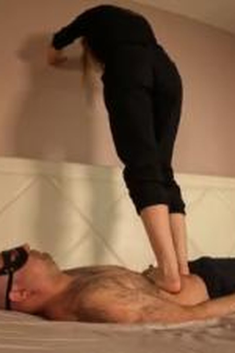 Barefoot Belly Trample - Screenshot 1 of 4 - Femdom