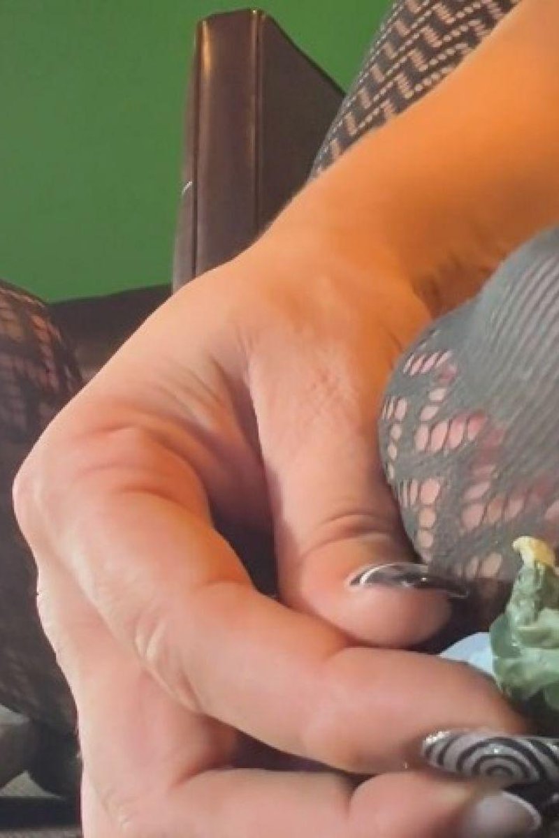 Lovespell Gone Wrong: Teaching Tiny A Lesson - Screenshot 1 of 4 - Fake Nails