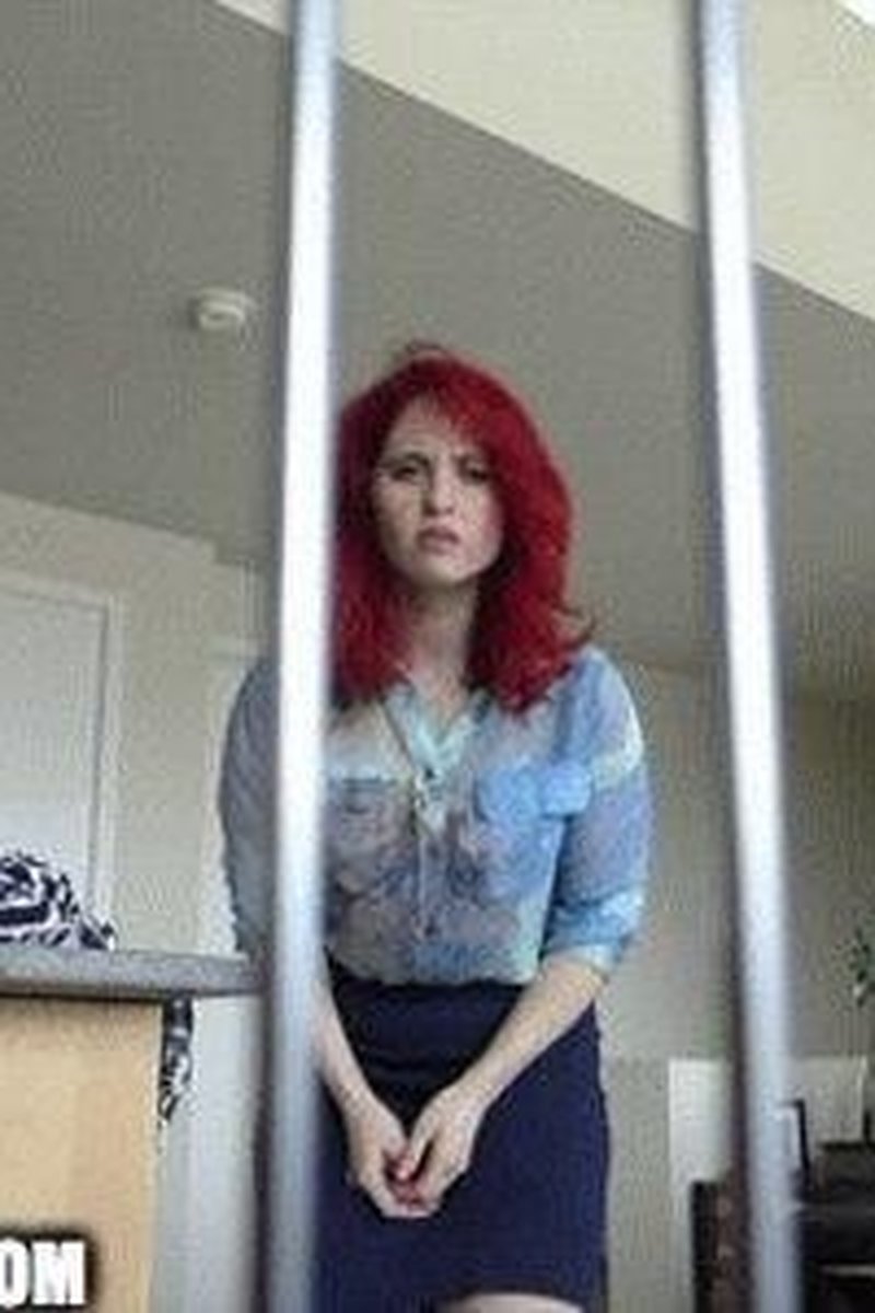 Tiny Caged Slave Mp4 - Screenshot 1 of 4 - Boots