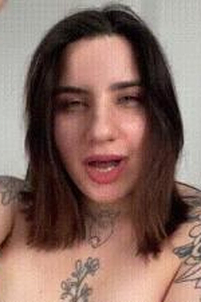 Nose Hook Posing - Screenshot 1 of 4 - Nose Fetish