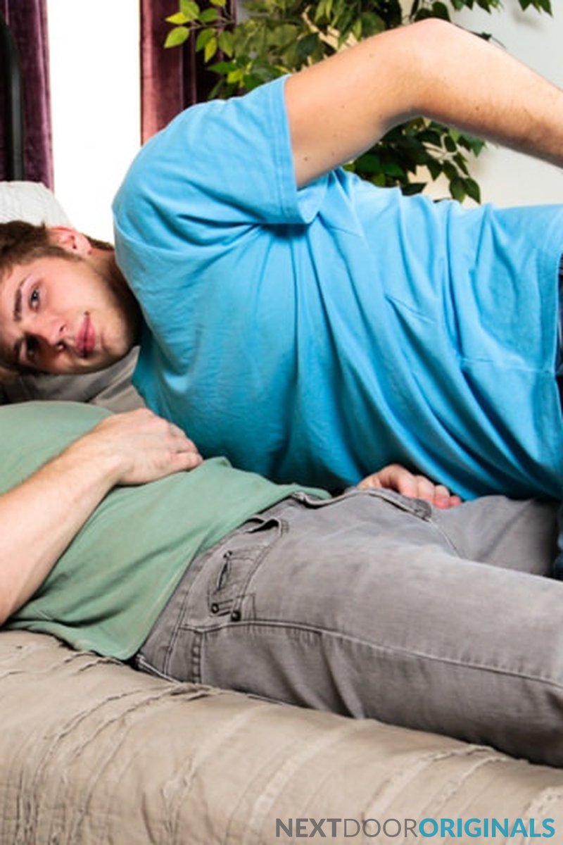 Seductive Strangers - Screenshot 1 of 4 - Amateur