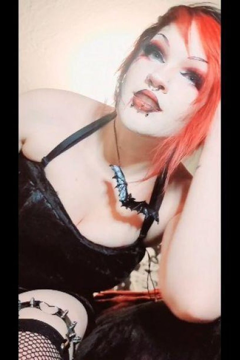 Cute Butt Plug - Screenshot 1 of 4 - Alternative Girl